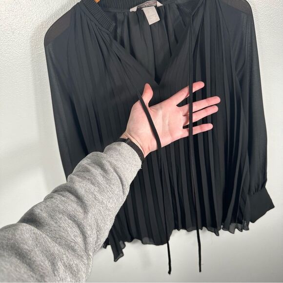 H&M Elegant Black Sheer Pleated Chiffon Long Sleeve Blouse Size Small Office - Picture 5 of 16